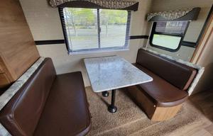 Spacious Clean 27.5' Travel Trailer w/ slide-out