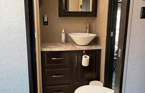 Spectacular and Super Comfortable Fifth Wheel