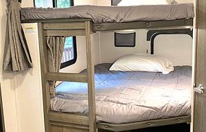 30’ RV,  King bed, Bunk Beds, Big kitchen