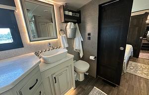 2022 Jayco North Point 382FLRB