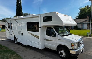Fully loaded 2015 Thor Motor Coach Majestic