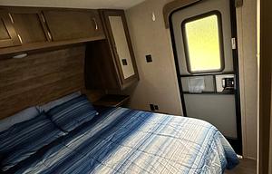 Wanderer-For Couples Who Love to Travel in Comfort