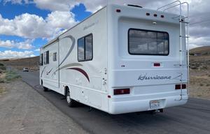 2000 Four Winds RV Hurricane 32A