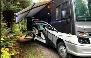 North Cascades Bounder | Luxury | Spacious | Vegas