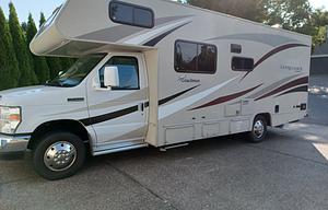 2017 Leprechaun 230CB RV rental photo 2