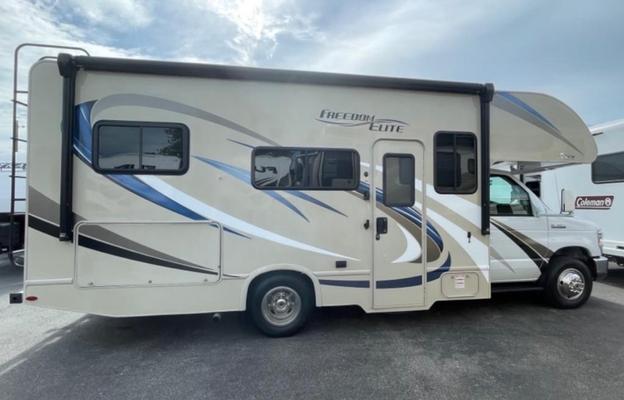 2019 Four Winds 24F RV rental photo 1