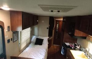 "Sweet Escape" Spacious 10-Person RV - Festivals