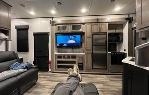 43’ toyhauler with patio and generator
