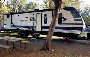 Pride of Texas Family Friendly Zinger RV