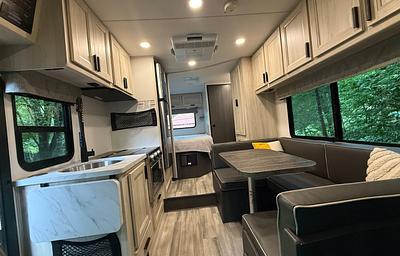 Forest River Sunseeker – Family Fun Easy to Drive