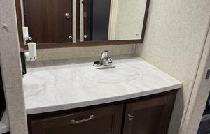 Spacious and Comfortable Class C Motorhome!
