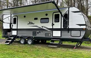 Trailside Escape JANY 2308