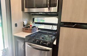 Modern 5th Wheel: Fireplace, Island & 2 Queens