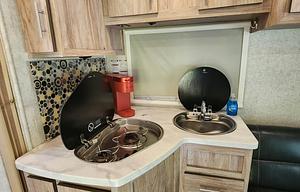 25 FT Class C - PET FRIENDLY Sleeps 3