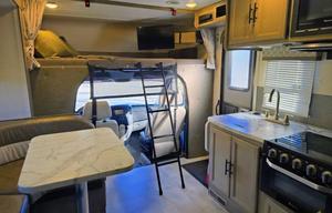 The Easy Escape | Sleeps 5 | BNA Pickup Available