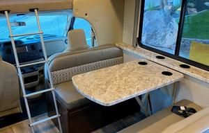 2020 Thor Freedom Elite 30FE Sleeps 8 Clean!