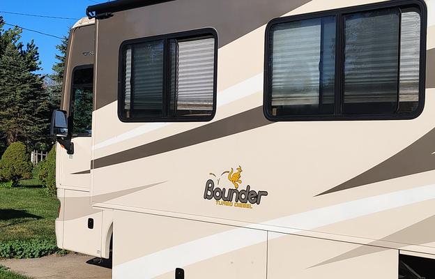 2008 Fleetwood RV Bounder 38P