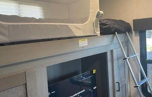 Spacious Family Friendly 35 Ft Bunkhouse