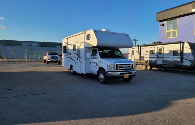 HECKLES - 2013 Winnebago Chalet Series M-24VR