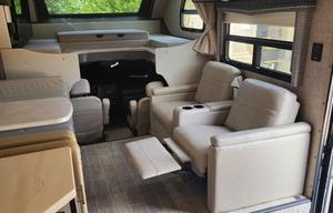 2022 Thor Motor Coach Omni RS36 RV rental photo 7