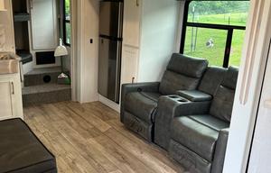2022 Dutchmen RV Astoria 2943BHF RV rental photo 7