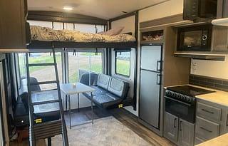 2021 Toy hauler FREE kayak & FREE SUP