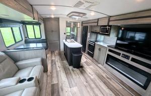 Outback | Large & Luxurious w/ Bunkhouse Sleeps 10