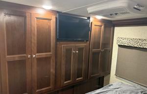 Spacious and Comfortable Class C Motorhome!