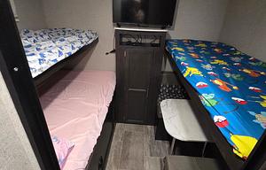 Jake and baylee's Rv pet and kid friendly!!