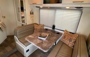 C2 Luxury Thor Chateau 22e -Starlink WiFi Equipped