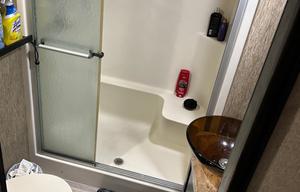 2016 Momentum 376TH RV rental photo 5