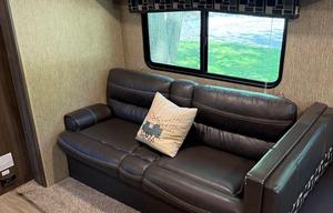 2019 Dutchmen RV Coleman Lantern Series 285BH RV rental photo 16