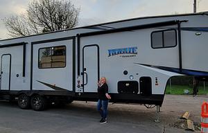 2019 Vengeance Rogue 324A13 RV rental photo 4