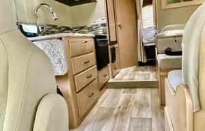 2018 Thor Motor Coach Four Winds 22B “Let’s Go!”