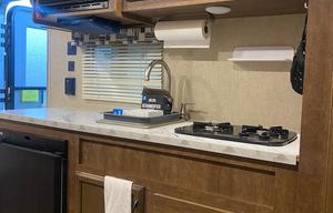 18’ Autumn Ridge: Sleeps 5, Easy Tow, Cozy!