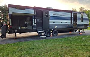 DE Adventurer - Loaded, Kid & Pet Approved