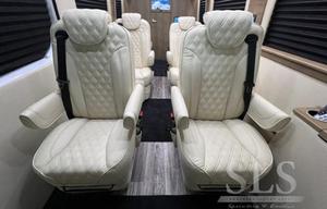 2024 Midwest Automotive Designs Daycruiser D6