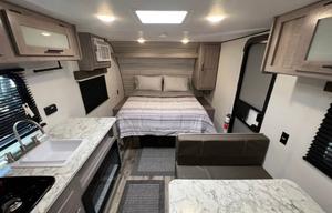 2021 Dutchmen RV Coleman 17R- Free Generator
