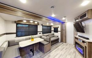 2022 CrossRoads Zinger 333D Travel Trailer 33'