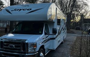 2018 Redhawk SE 31xl RV rental photo 3