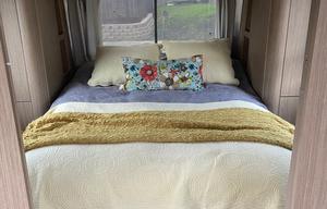 Airstream Flying Cloud 30 Bunk