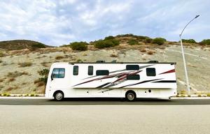 ! Creamy Flair 2021 - Modern & Reliable, Sleeps 10