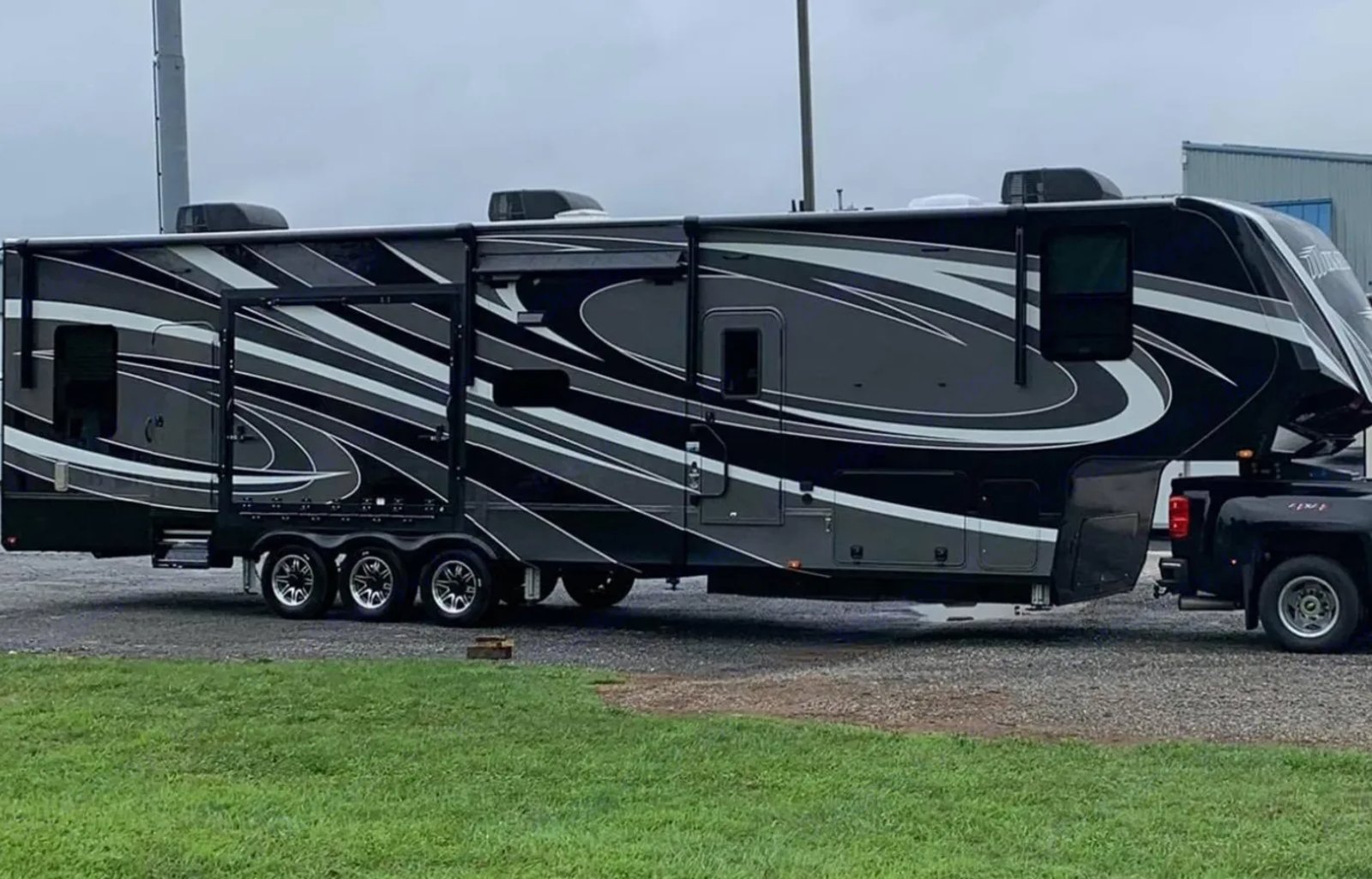 2021 Grand Design Momentum ****Delivery ONLY*****