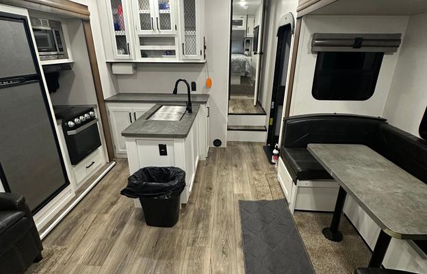 Family Friendly 5th wheel with bunkhouse!!