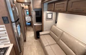 2021 Thor Motor Coach Miramar 37.1