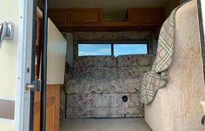 2001 Adventurer 32H RV rental photo 7