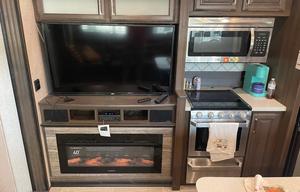 2019 Keystone RV Avalanche 396BH RV rental photo 5