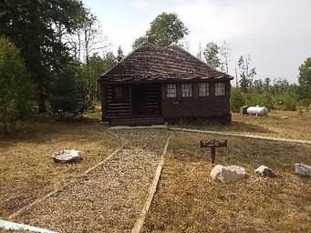 GR1, Loop: SANDSTONE CABIN