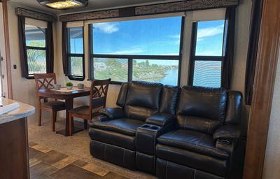Clean and Comfortable 39’ Heartland Bighorn 3575EL