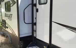 2021 Keystone Bullet 330BHS - Luxury Camping